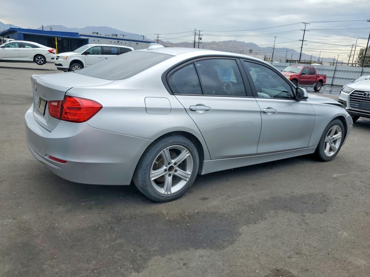 2013 BMW 328 I - zdjęcie 3