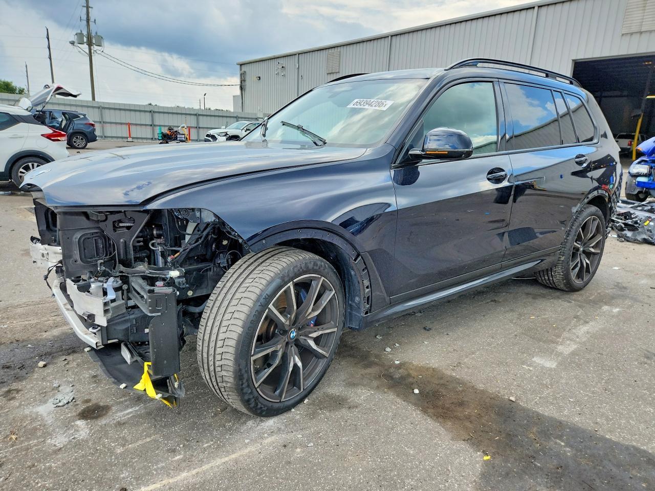 2022 BMW X7 xDrive40I - zdjęcie główne