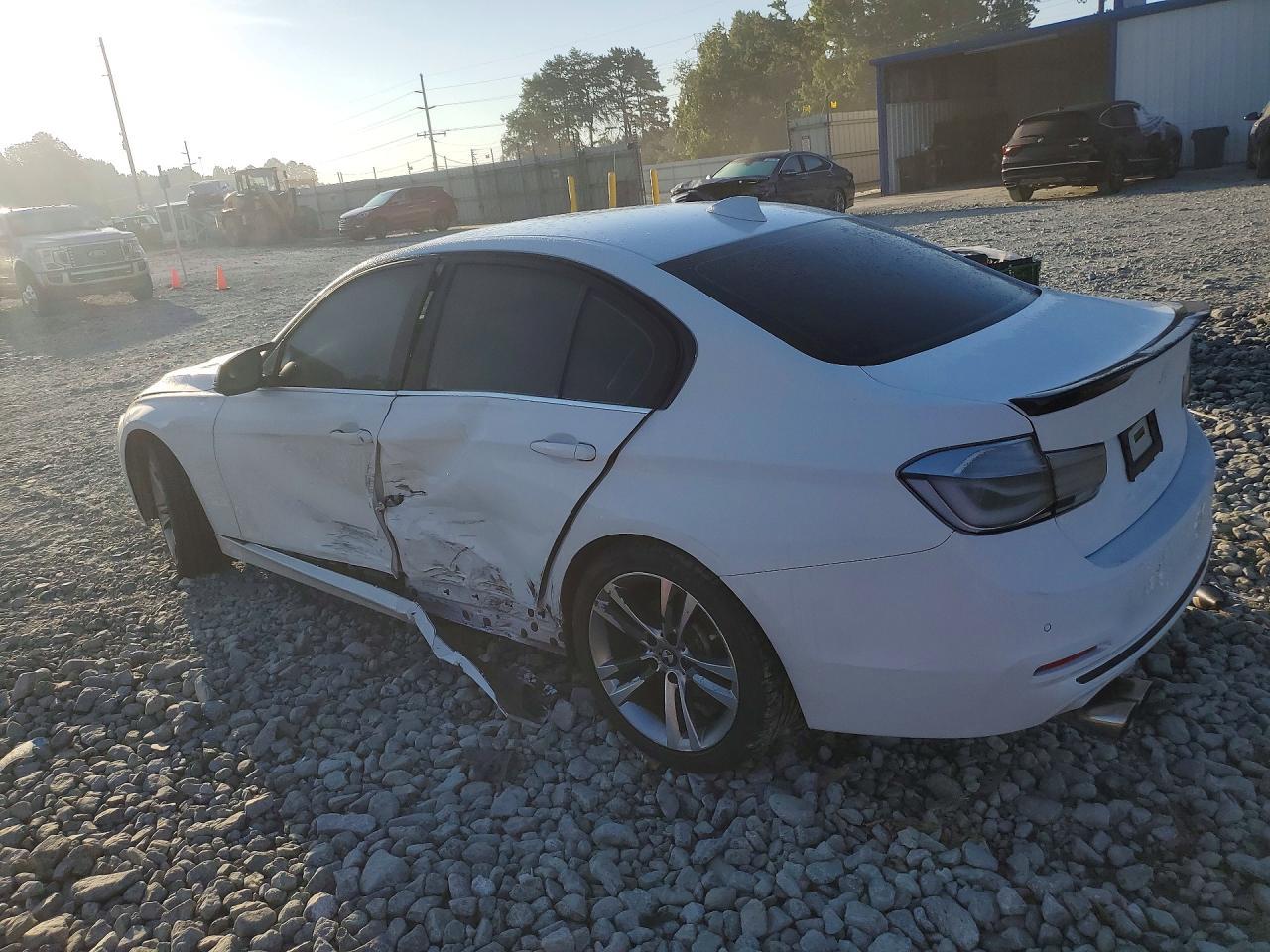 2017 BMW 330 I - zdjęcie 2
