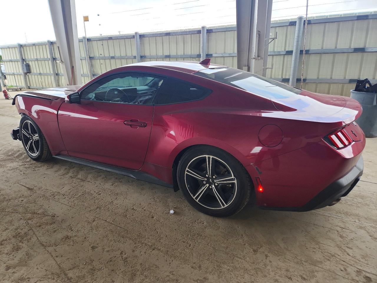 2025 Ford Mustang - zdjęcie 2