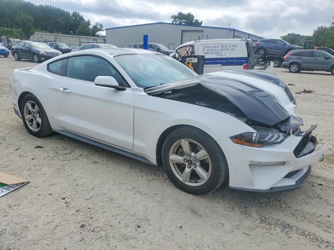 2019 Ford Mustang - zdjęcie 4
