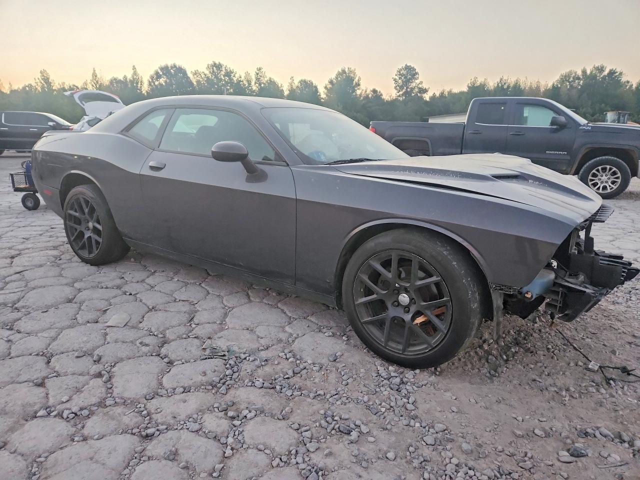 2021 Dodge Challenger Sxt - zdjęcie 4