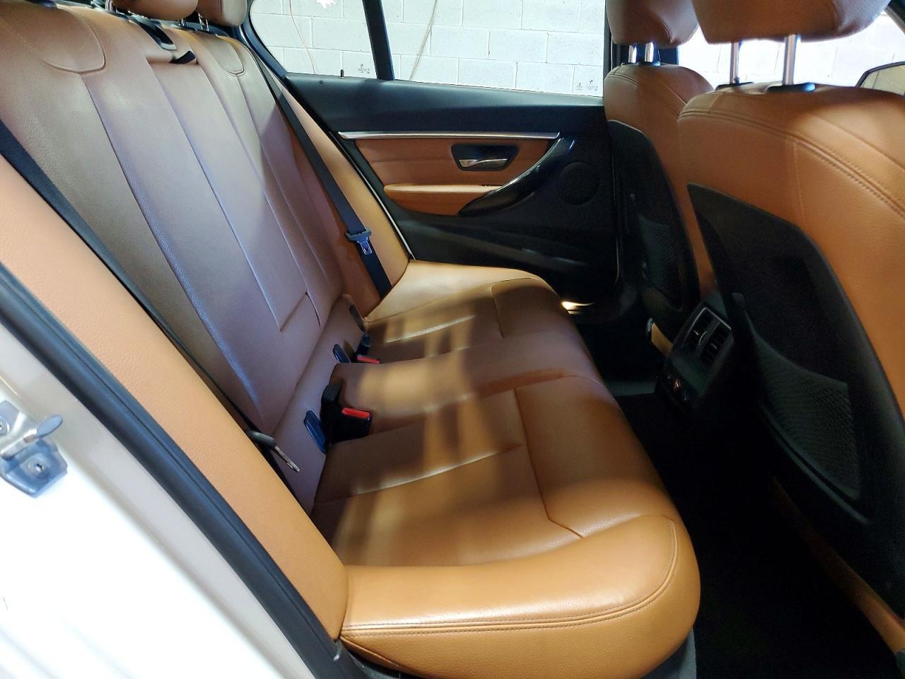 2017 BMW Seria 3 330i - zdjęcie 10