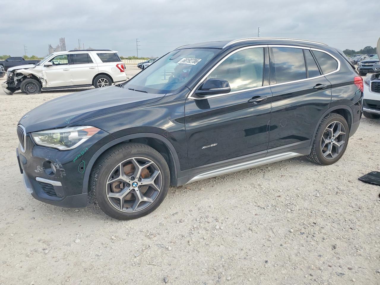 2017 BMW X1 xDrive28I - zdjęcie główne