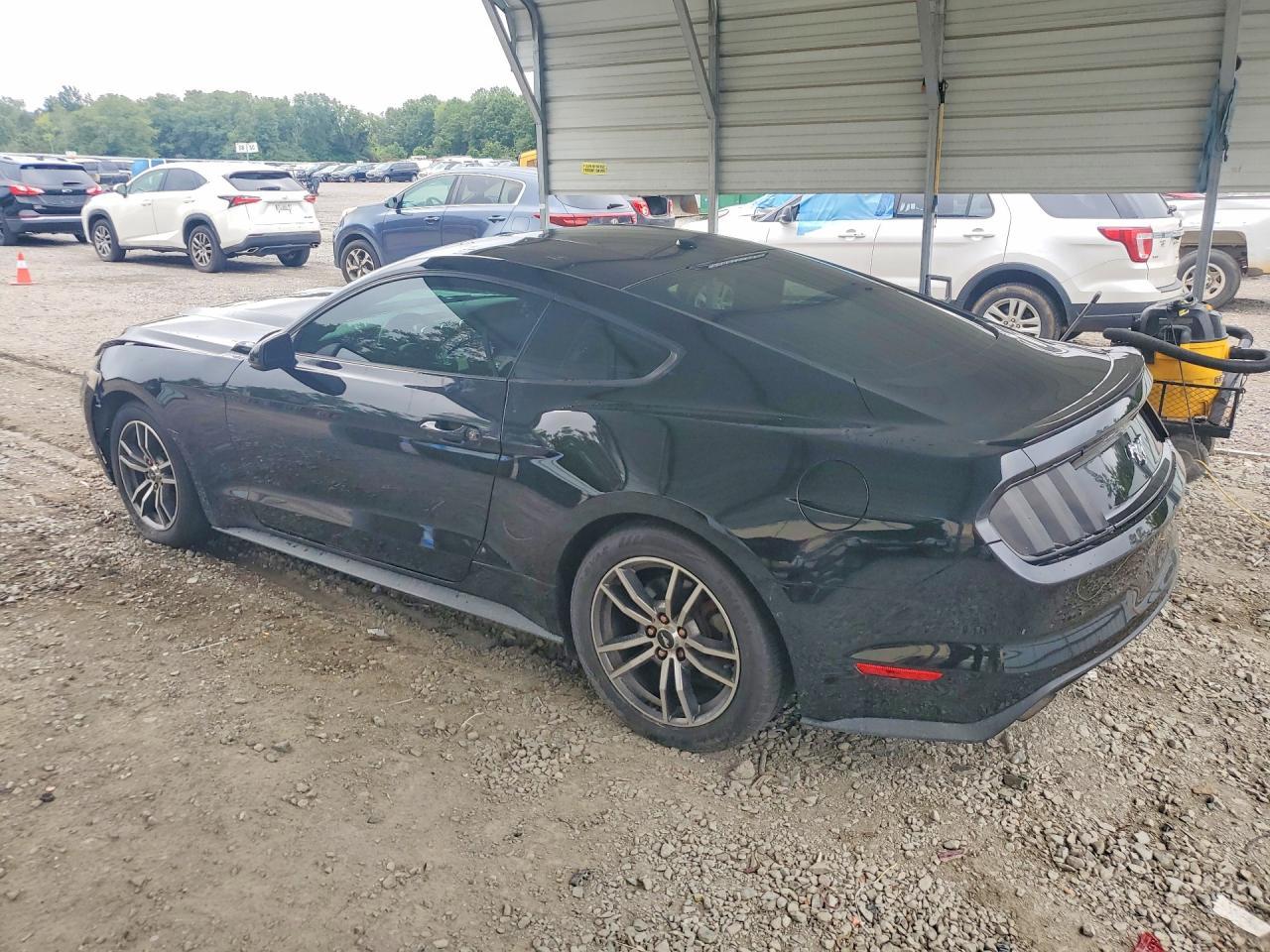 2017 Ford Mustang - zdjęcie 2
