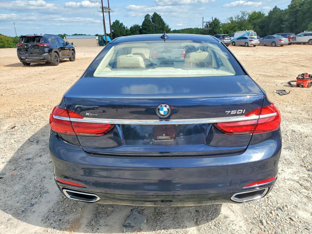 2016 BMW Seria 7 750i - zdjęcie 6