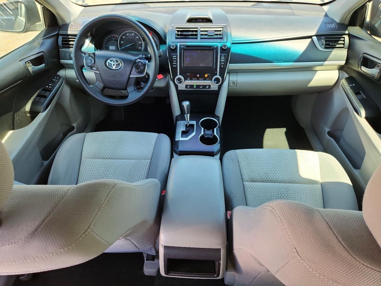 2014 Toyota Camry Le - zdjęcie 8