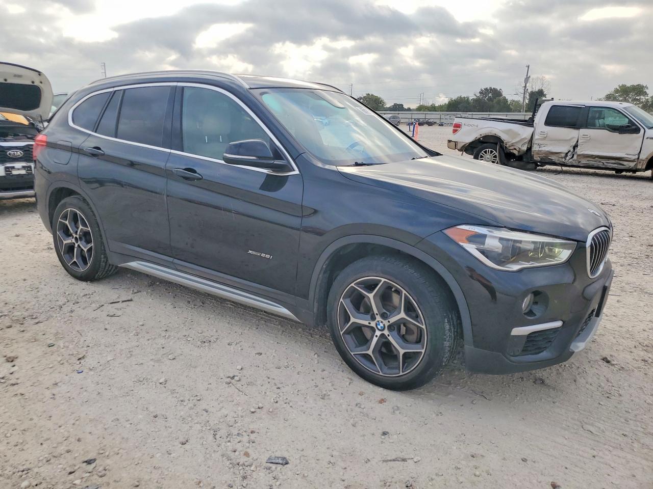 2017 BMW X1 xDrive28I - zdjęcie 4