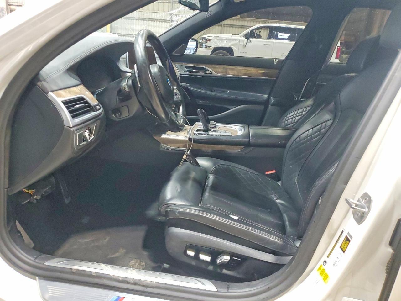 2020 BMW 740 I - zdjęcie 7