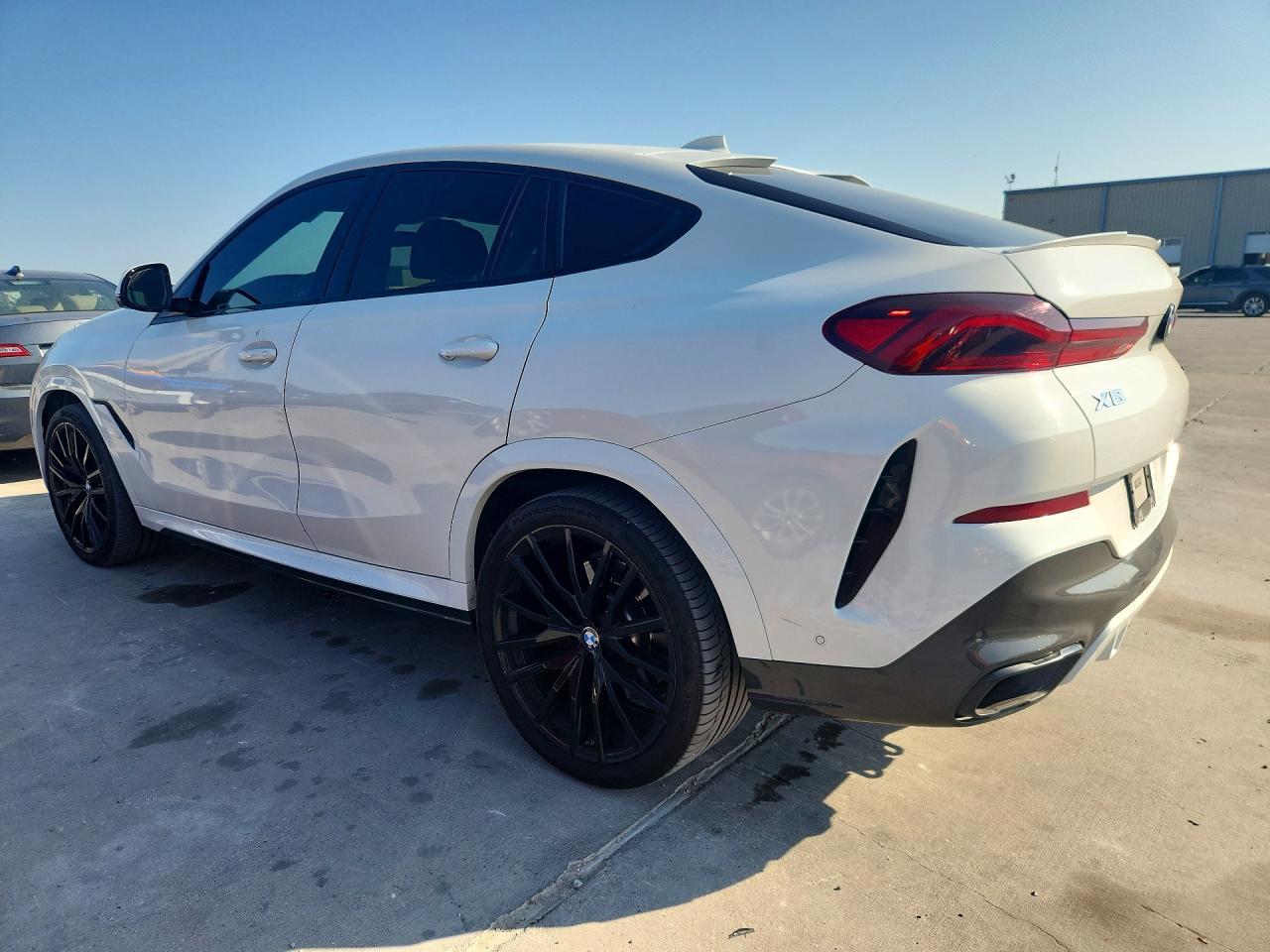 2021 BMW X6 xDrive40I - zdjęcie 2