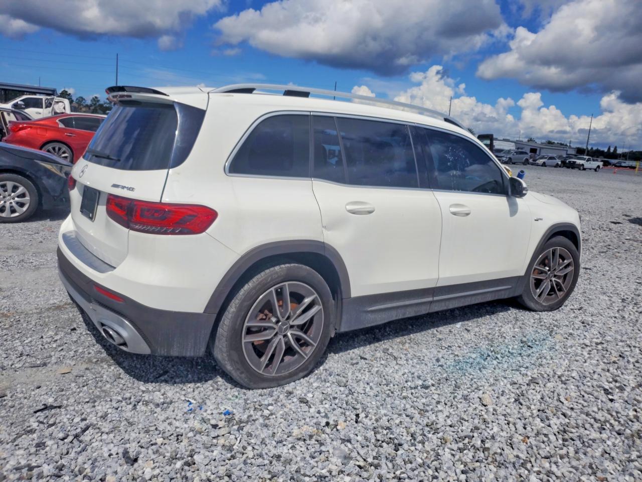 2021 Mercedes-Benz AMG GLB 35 - zdjęcie 3