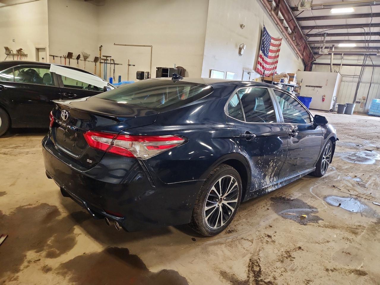 2019 Toyota Camry Se - zdjęcie 3