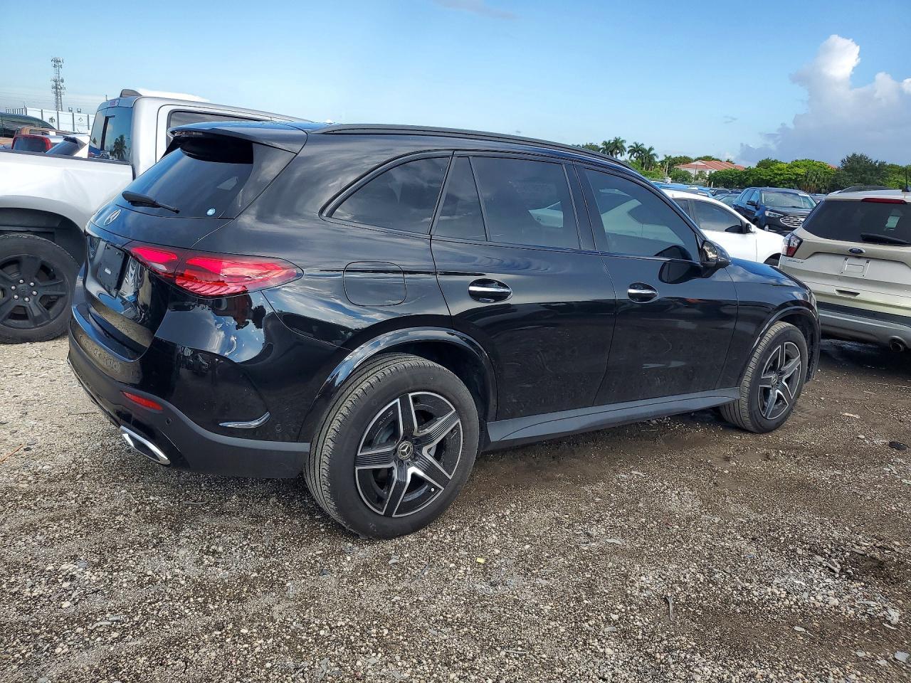 2026 Mercedes-Benz Glc 300 - zdjęcie 3