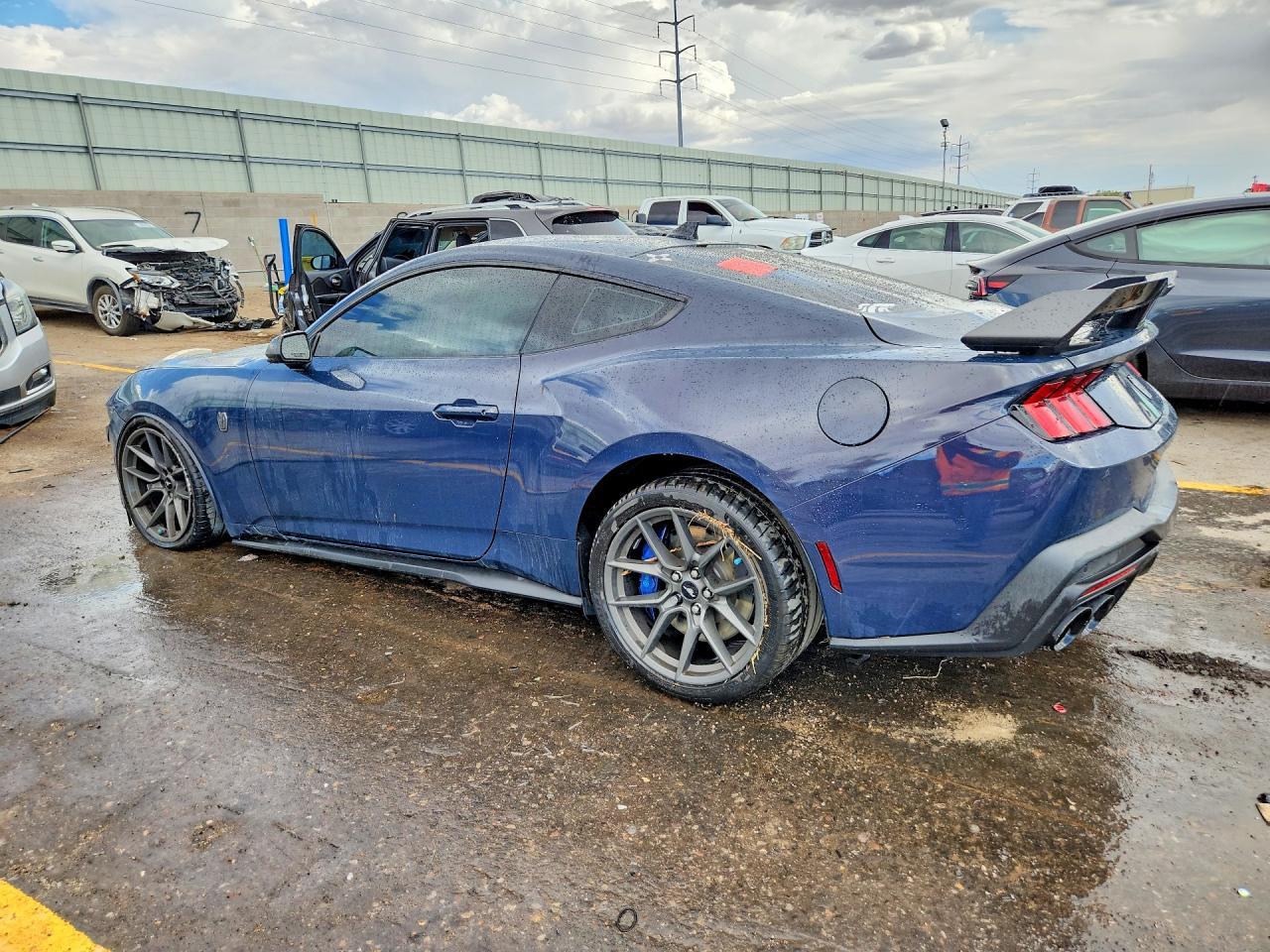 2025 Ford Mustang Dark Horse - zdjęcie 2