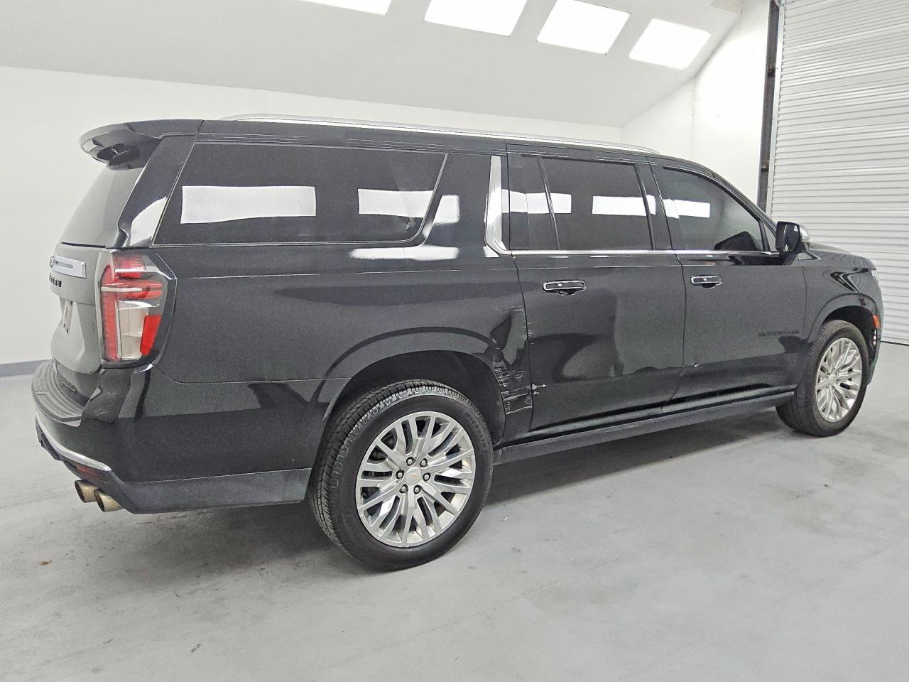 2023 Chevrolet Suburban K1500 Premier - zdjęcie 3