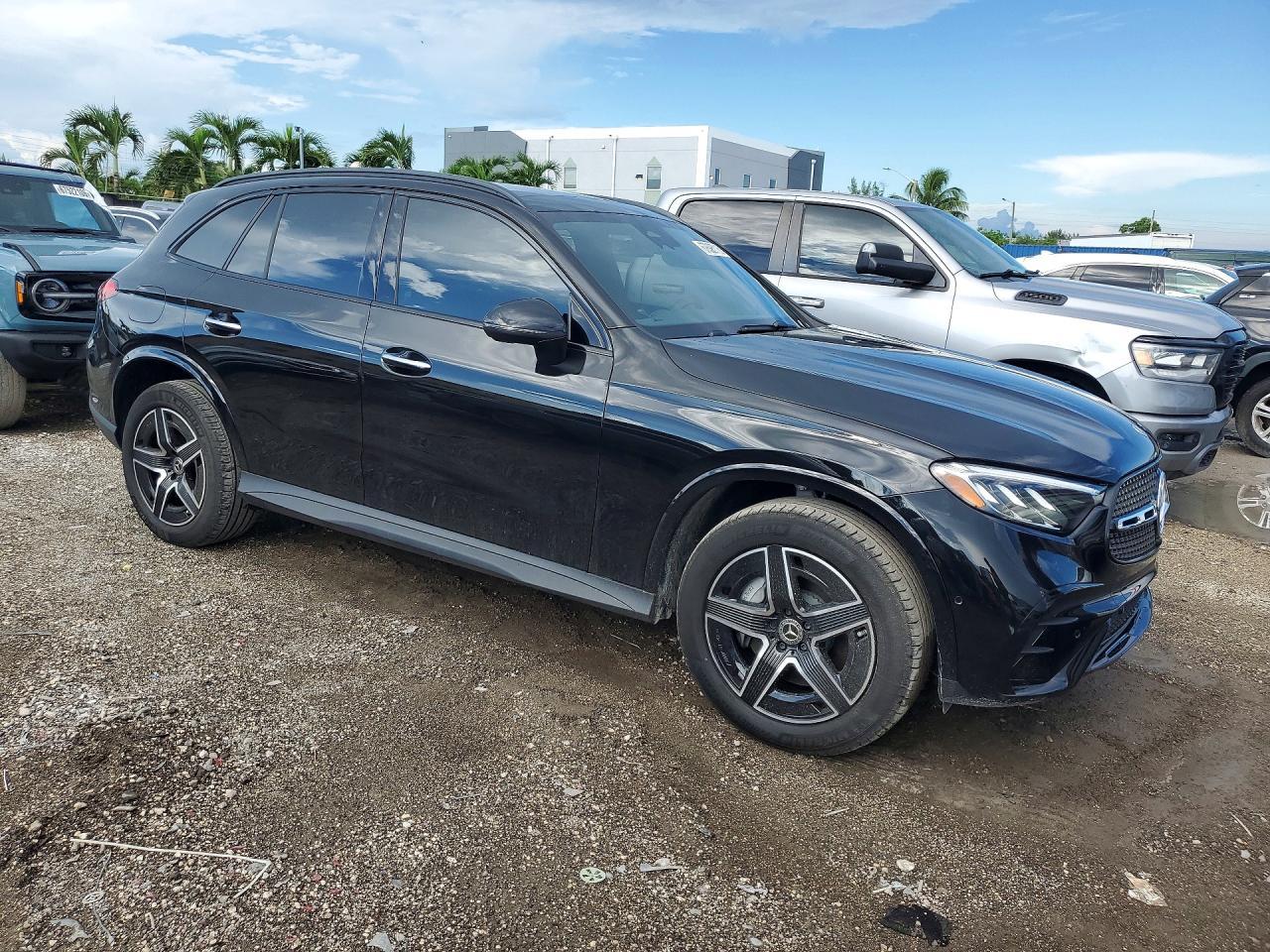 2026 Mercedes-Benz Glc 300 - zdjęcie 4