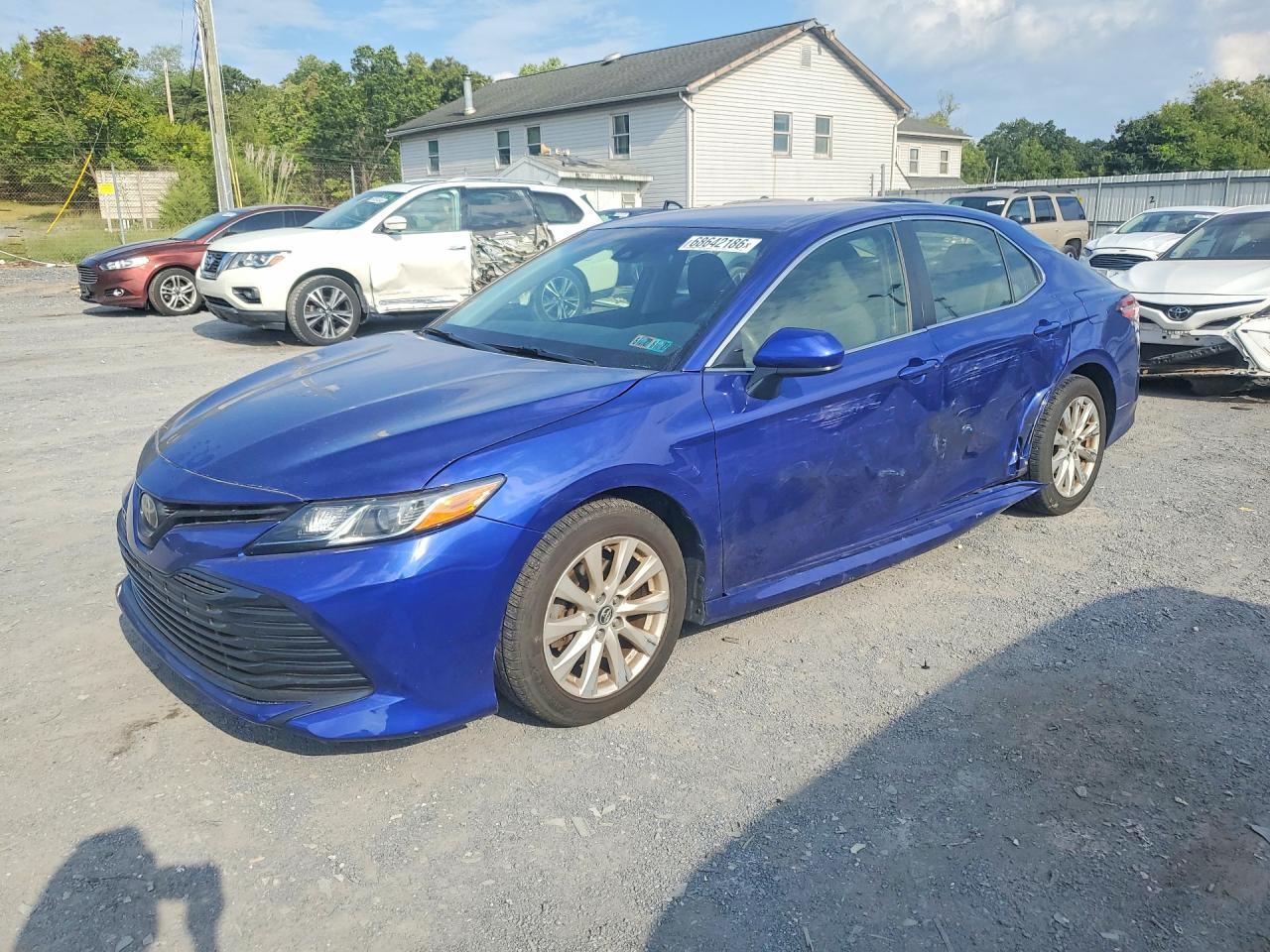 2018 Toyota Camry Le - zdjęcie główne