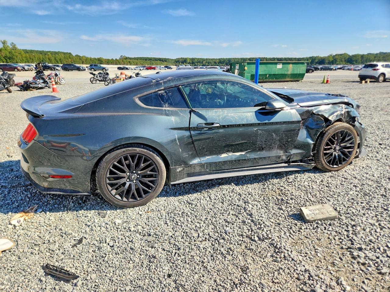 Ford Mustang Coupe - zdjęcie 3