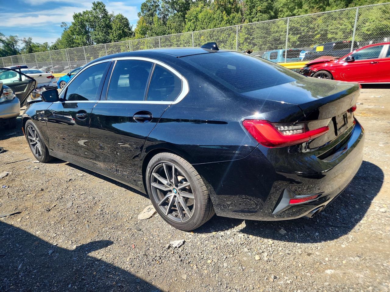 2019 BMW 330I - zdjęcie 2