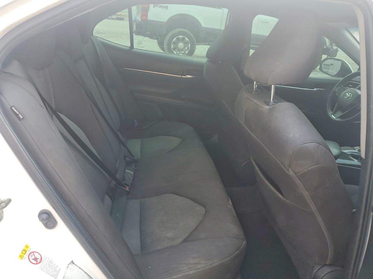 2019 Toyota Camry Le - zdjęcie 10