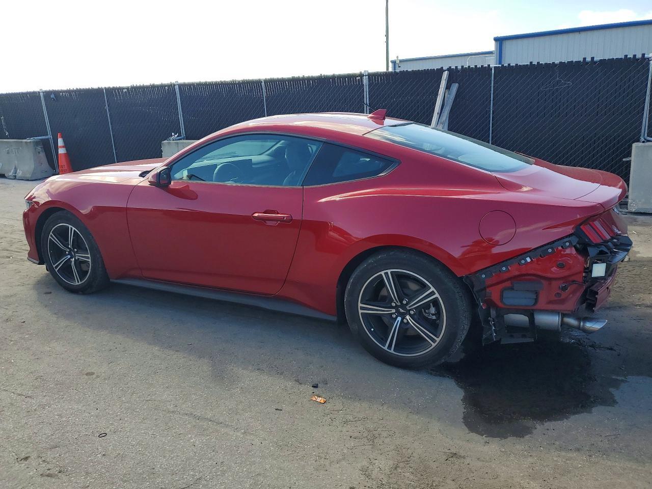 2024 Ford Mustang - zdjęcie 2