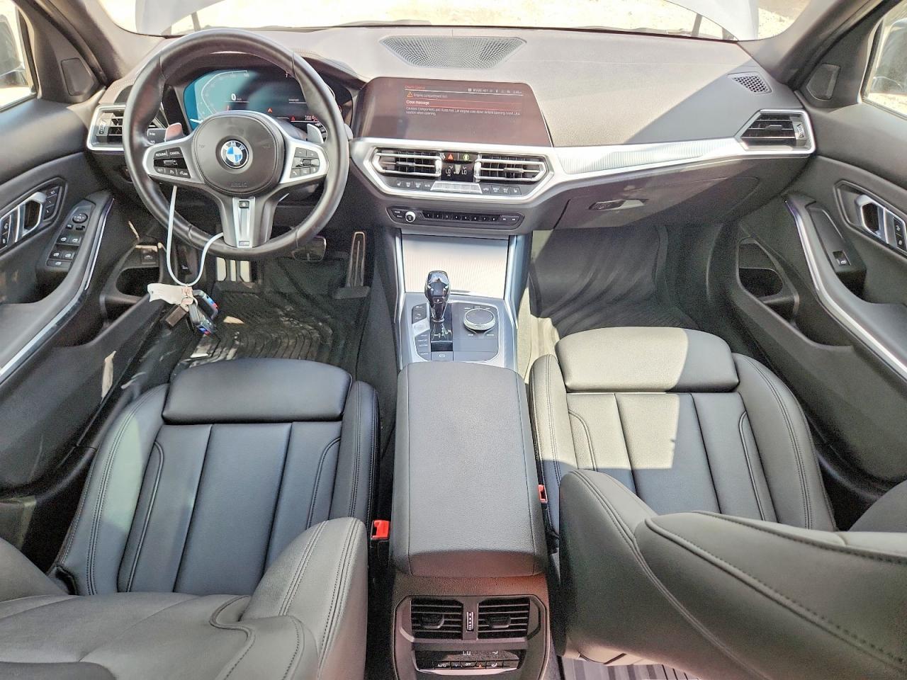 2021 BMW Seria 3 330i - zdjęcie 8