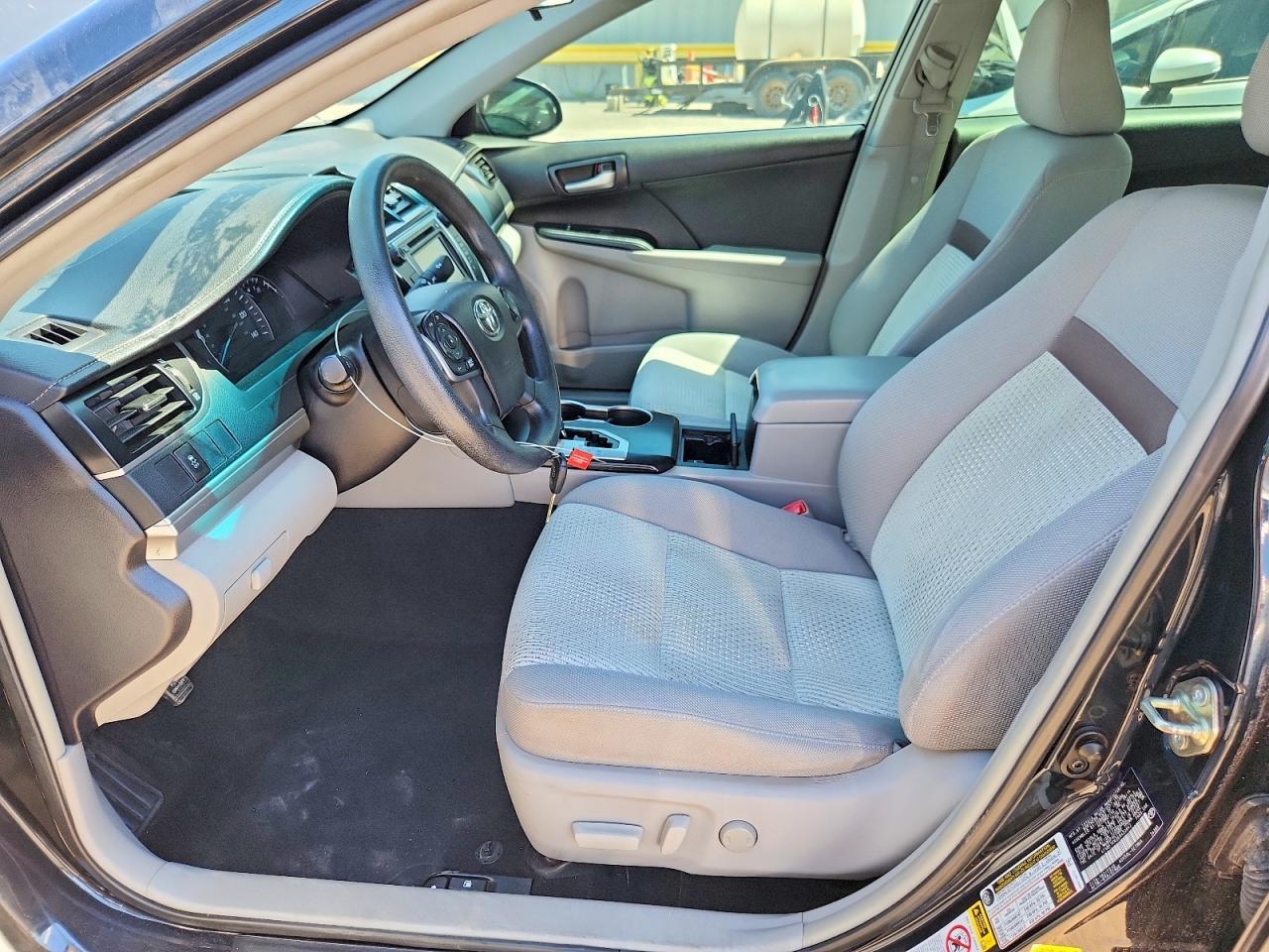 2014 Toyota Camry Le - zdjęcie 7