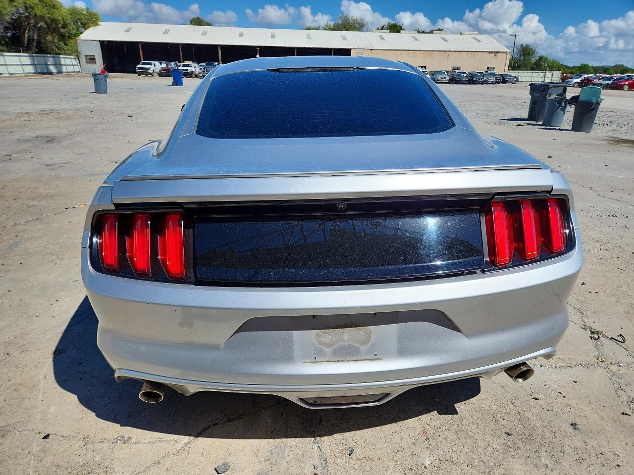 2015 Ford Mustang - zdjęcie 6