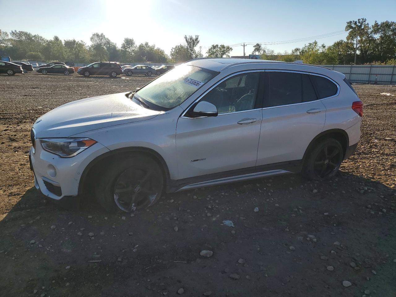 2016 BMW X1 xDrive28I - zdjęcie główne