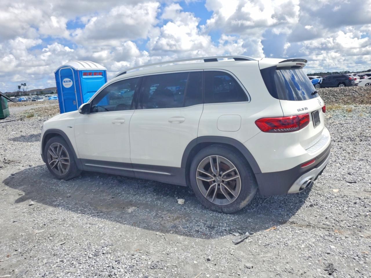 2021 Mercedes-Benz AMG GLB 35 - zdjęcie 2