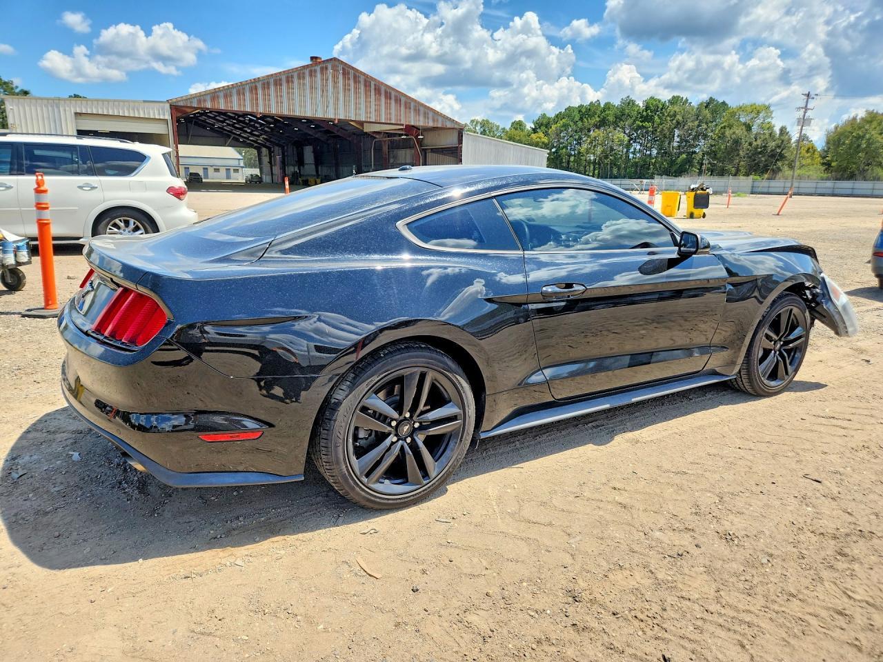 2015 Ford Mustang - zdjęcie 3