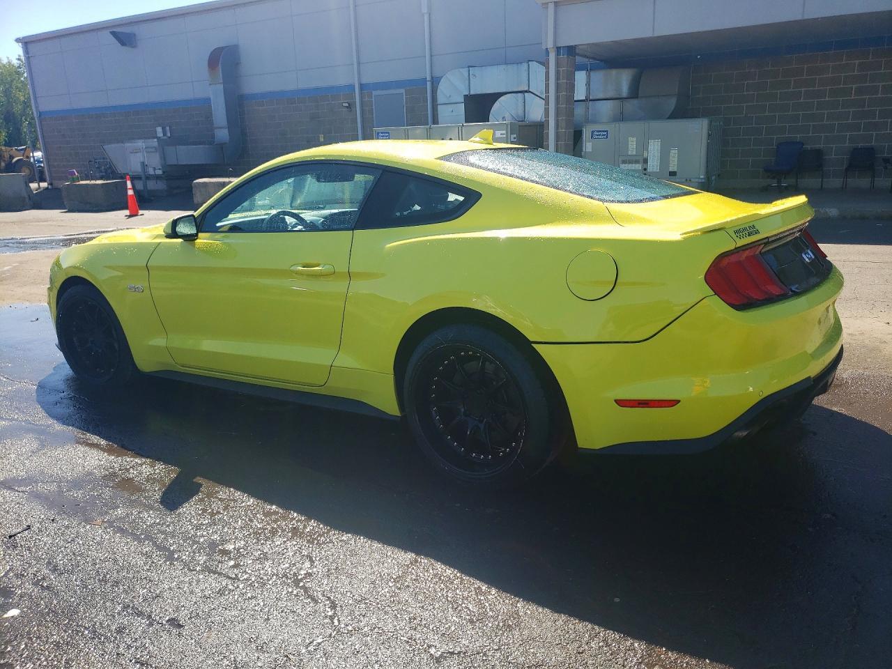 2021 Ford Mustang Gt - zdjęcie 2