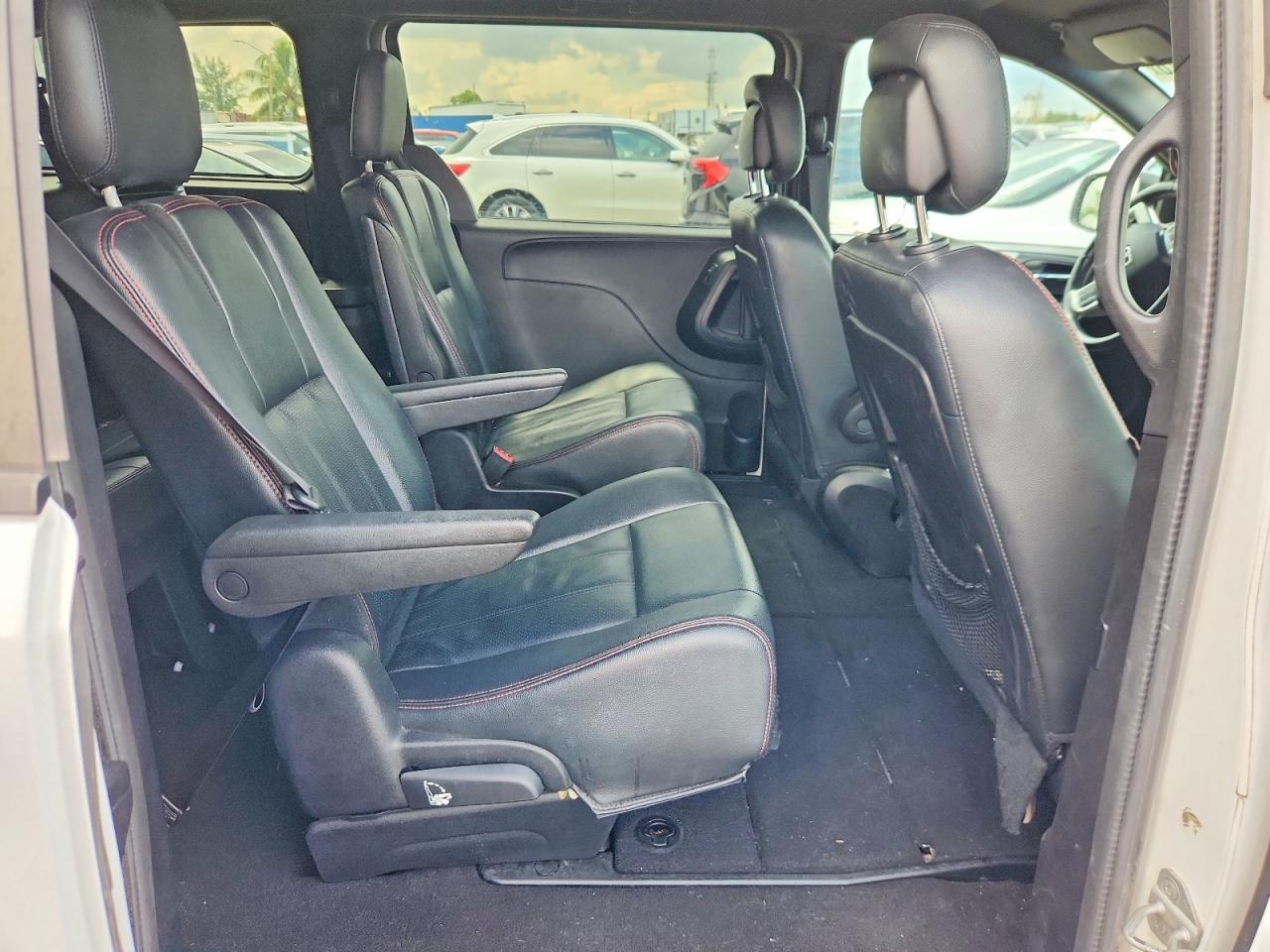 2016 Dodge Grand Caravan R/T - zdjęcie 11