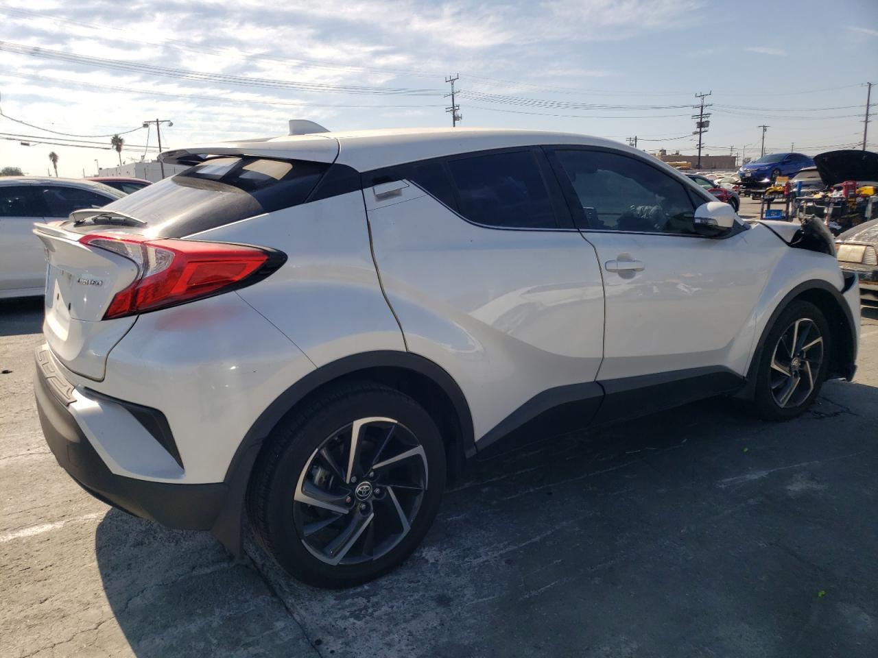 2022 Toyota C-Hr Xle - zdjęcie 3