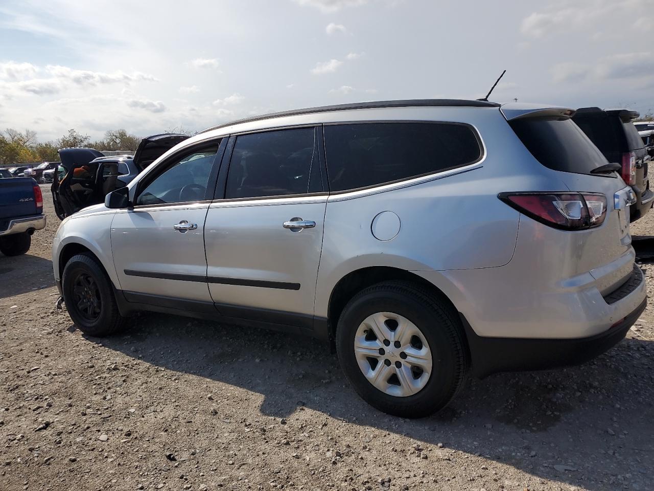2015 Chevrolet Traverse Ls - zdjęcie 2