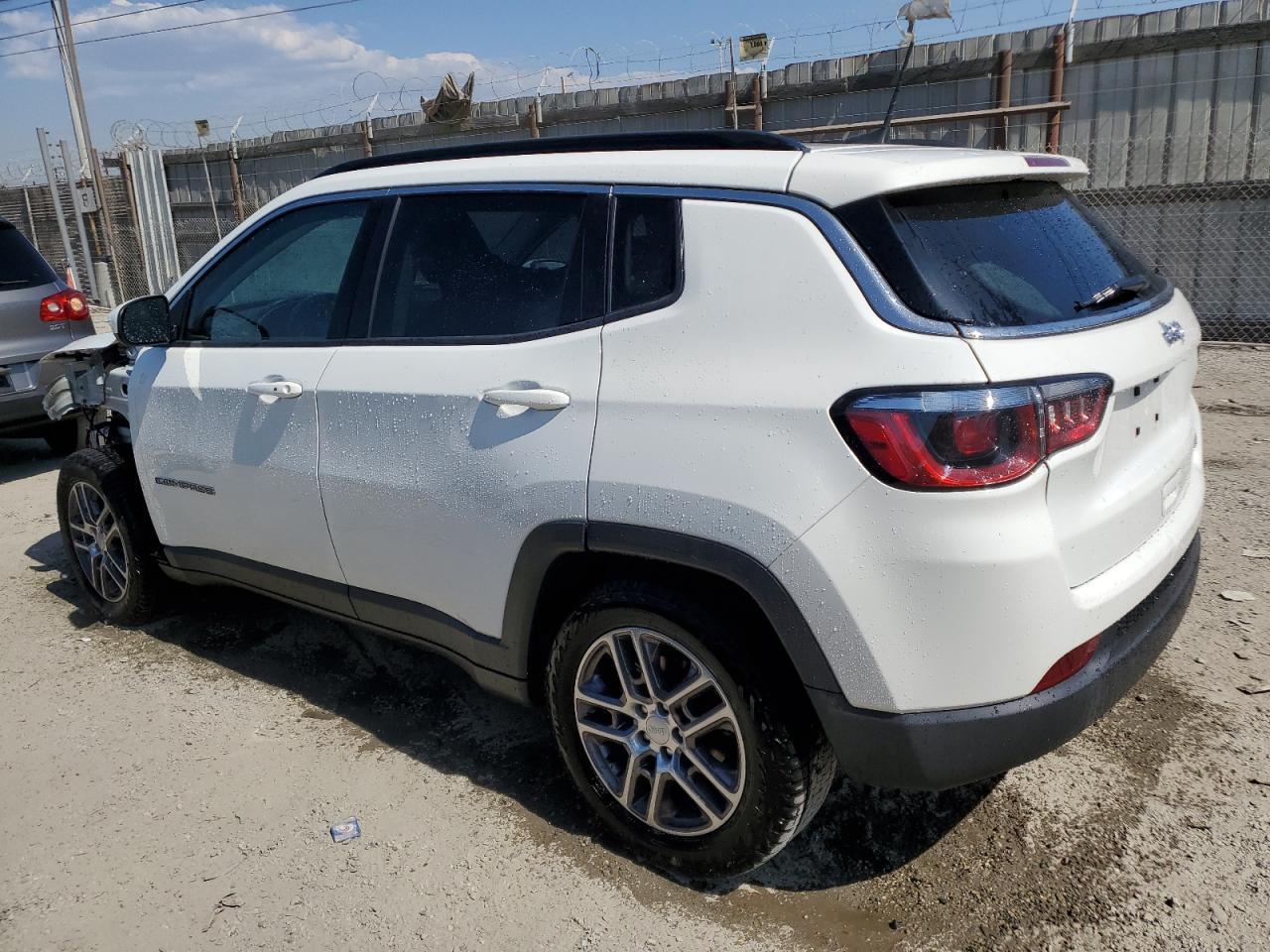 2020 Jeep Compass Latitude - zdjęcie 2