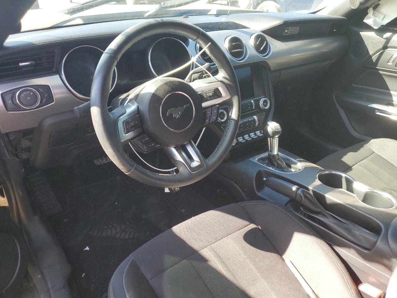 2020 Ford Mustang - zdjęcie 8