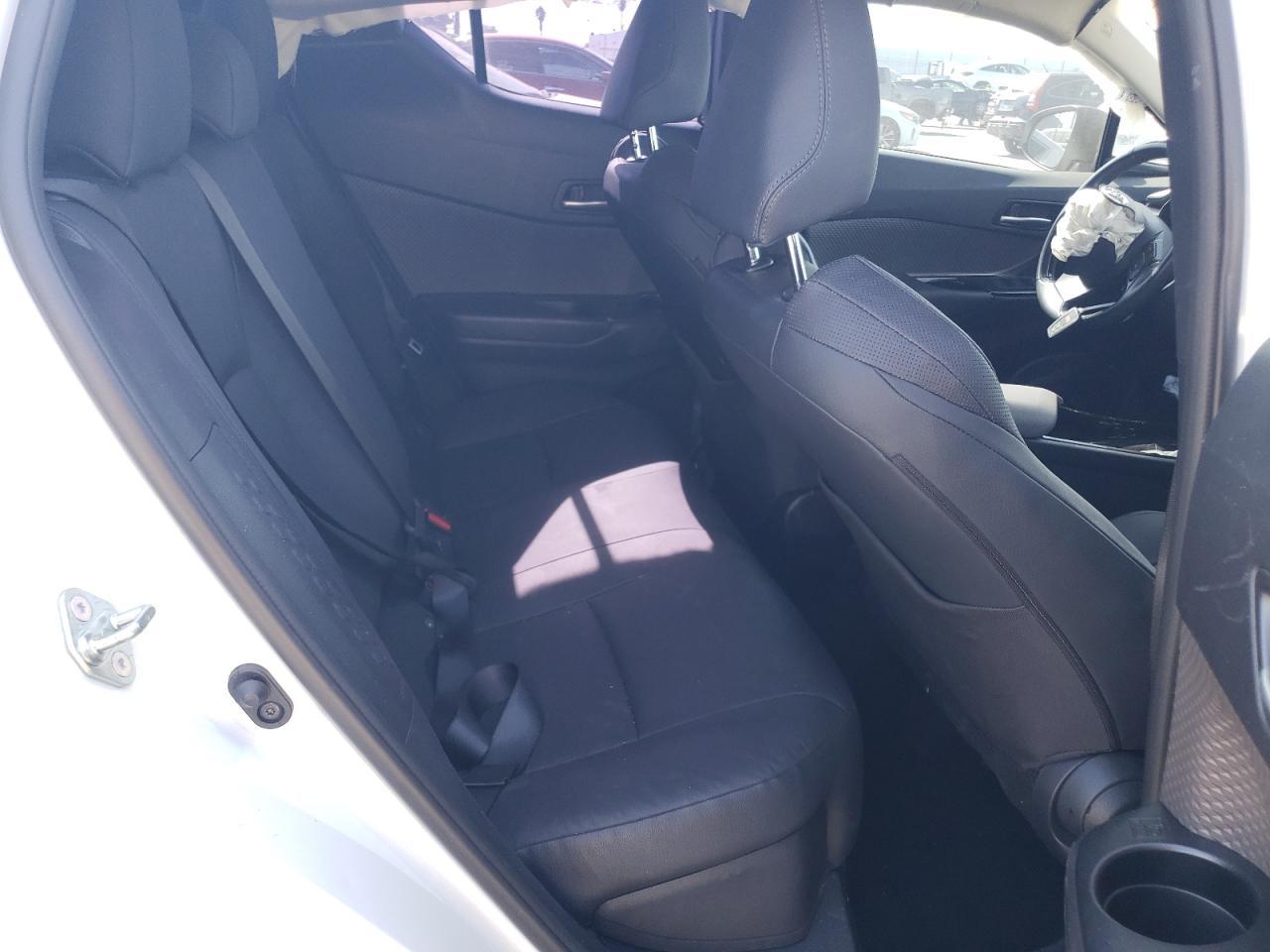 2022 Toyota C-Hr Xle - zdjęcie 11