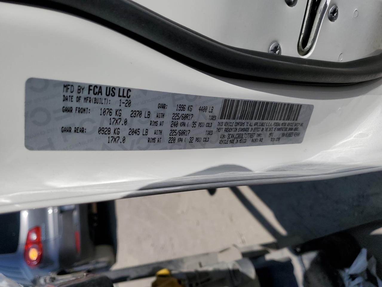 2020 Jeep Compass Latitude - zdjęcie 14