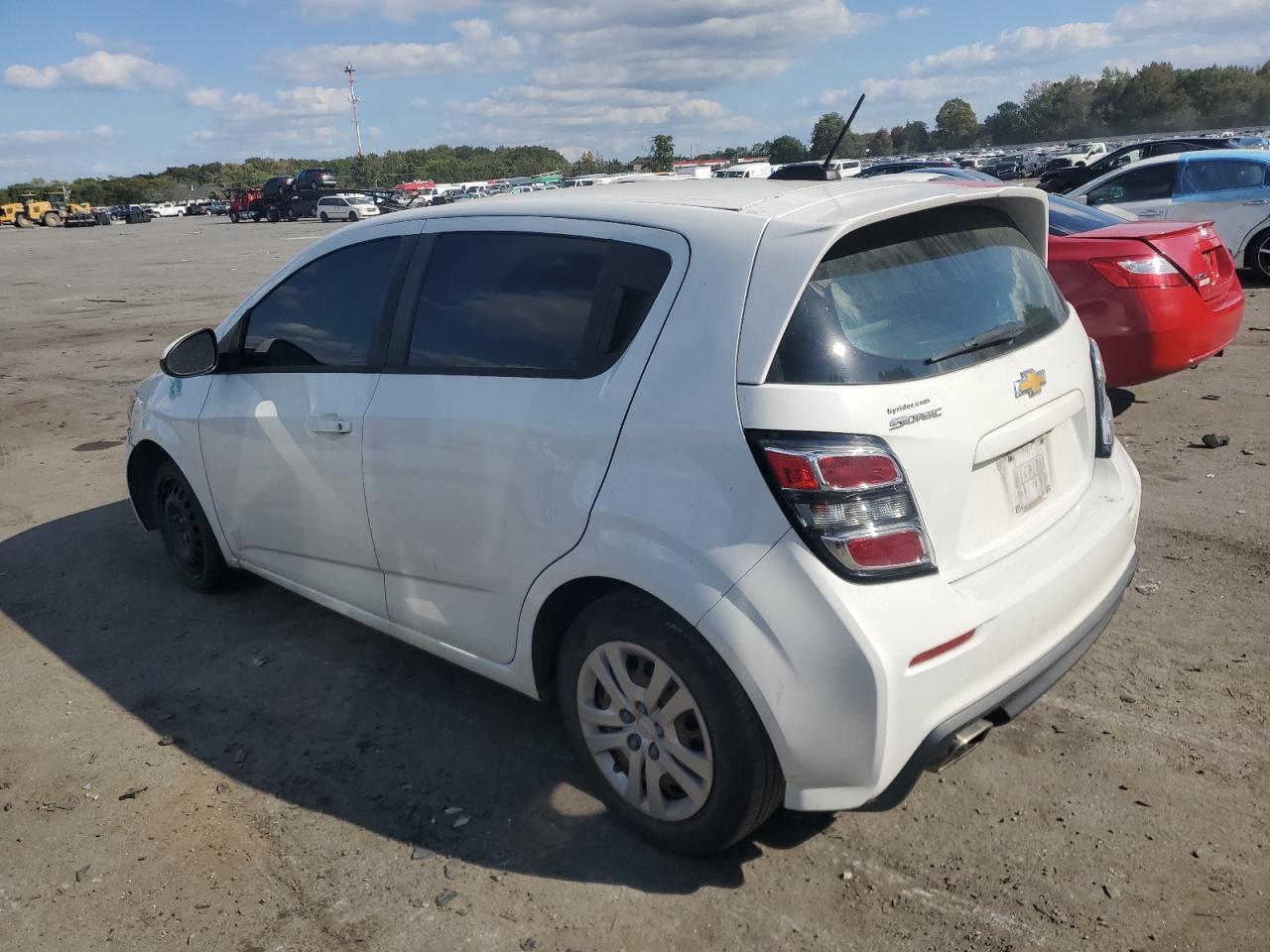 2017 Chevrolet Sonic - zdjęcie 2