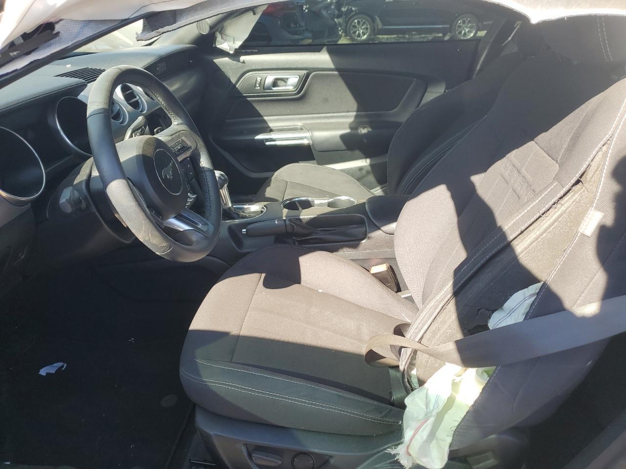 2020 Ford Mustang - zdjęcie 7