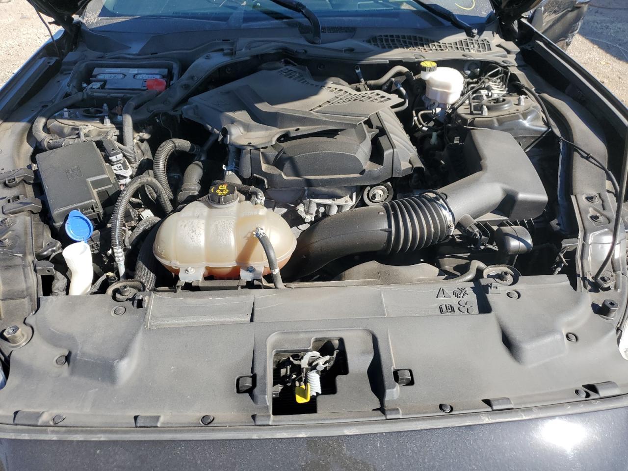 2020 Ford Mustang - zdjęcie 11