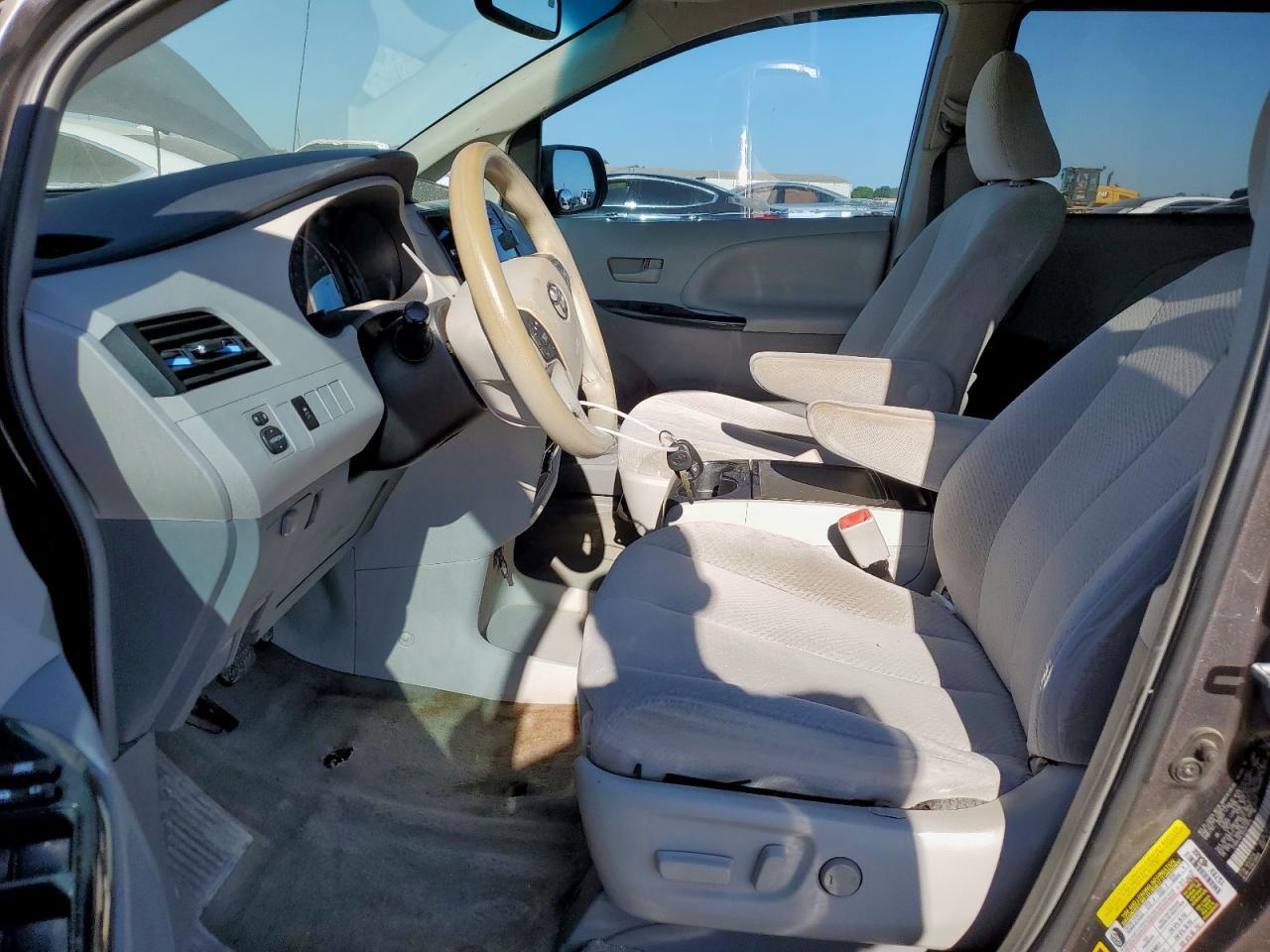 2013 Toyota Sienna - zdjęcie 7