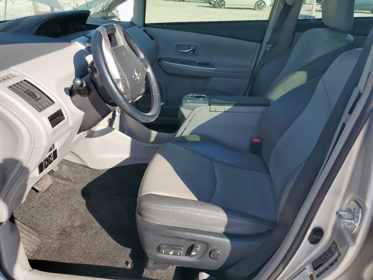 2016 Toyota Prius V - zdjęcie 7