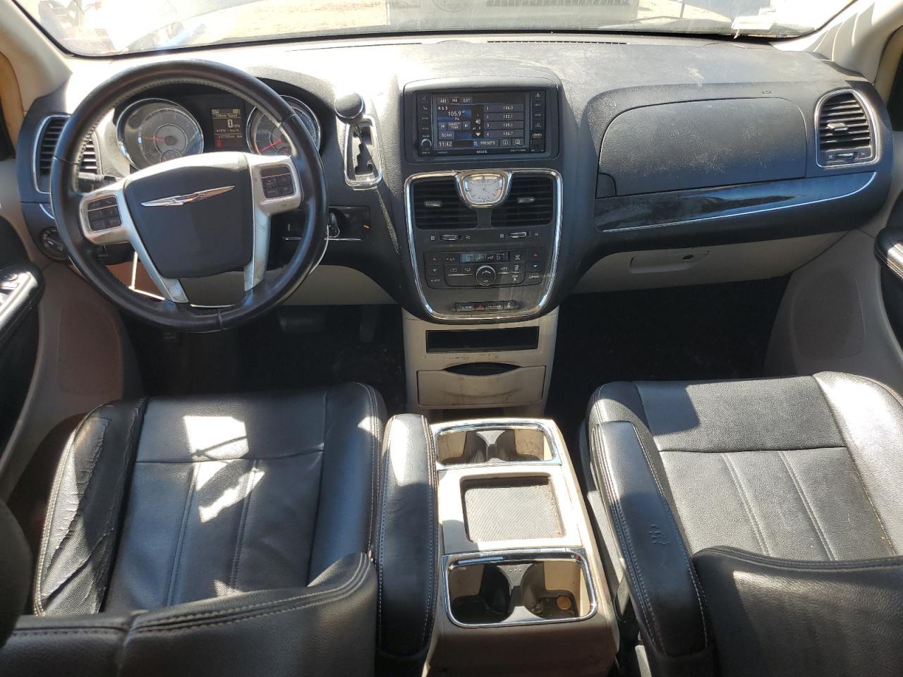 2014 Chrysler Town & Country - zdjęcie 8
