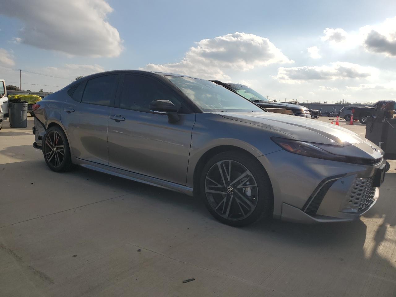 2025 Toyota Camry - zdjęcie 4