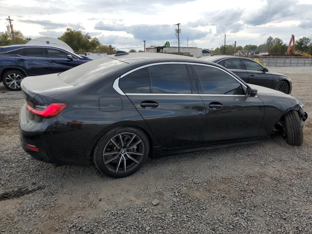 2021 BMW Seria 3 - zdjęcie 3