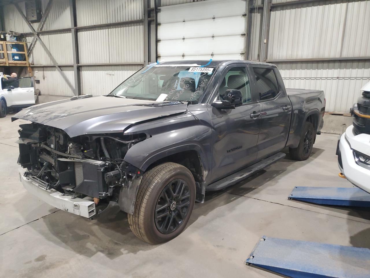 2024 Toyota Tundra Crewmax Platinum - zdjęcie główne