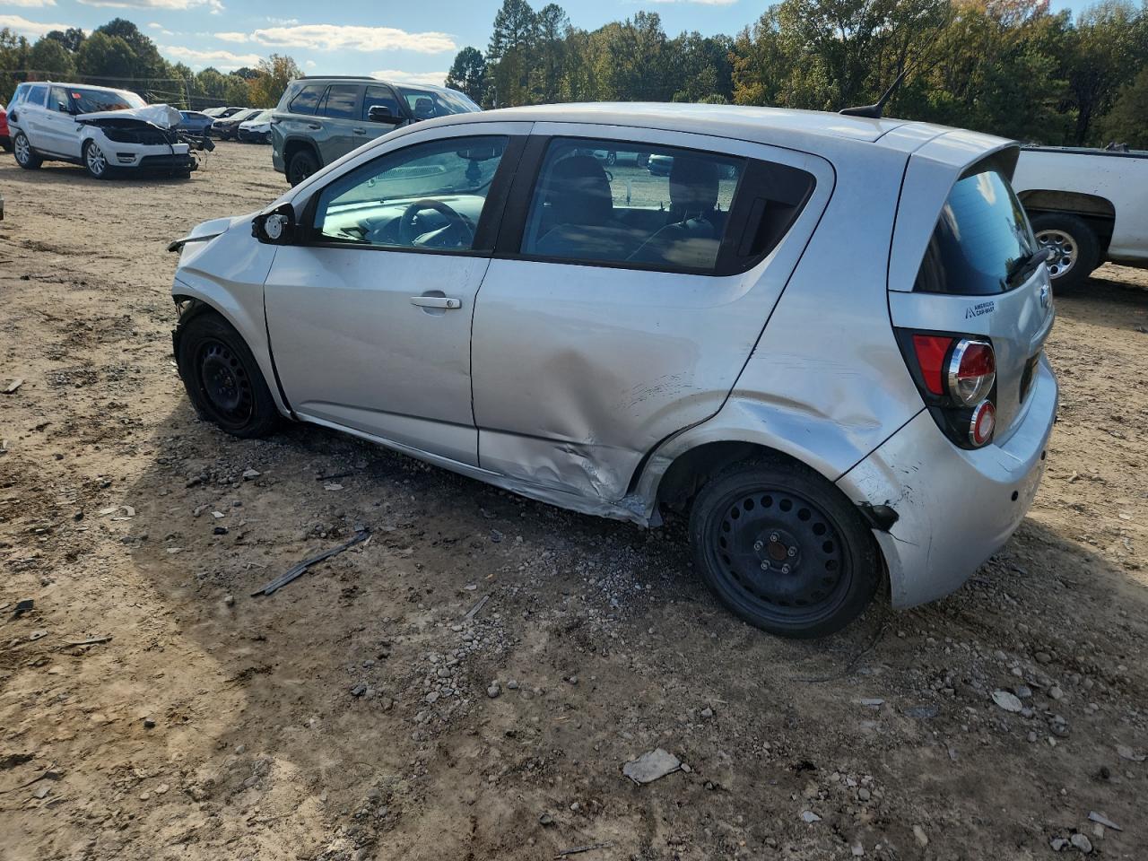 2013 Chevrolet Sonic Ls - zdjęcie 2