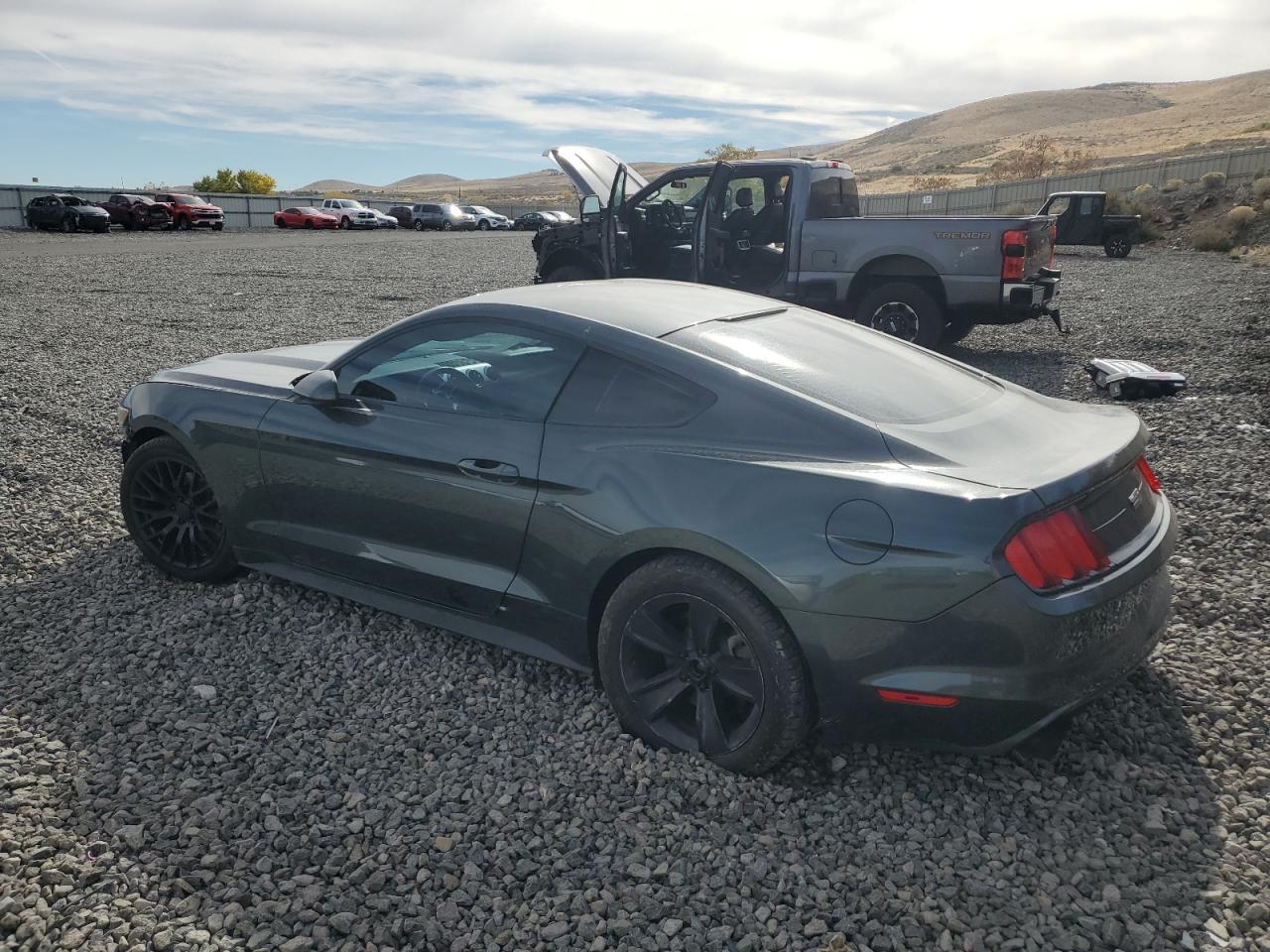 2015 Ford Mustang - zdjęcie 2